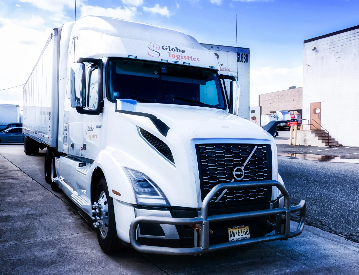 Volvo VNL 760 With Trailer